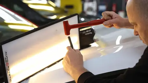 Îndepărtare îndoieturi fără revopsire (PDR)